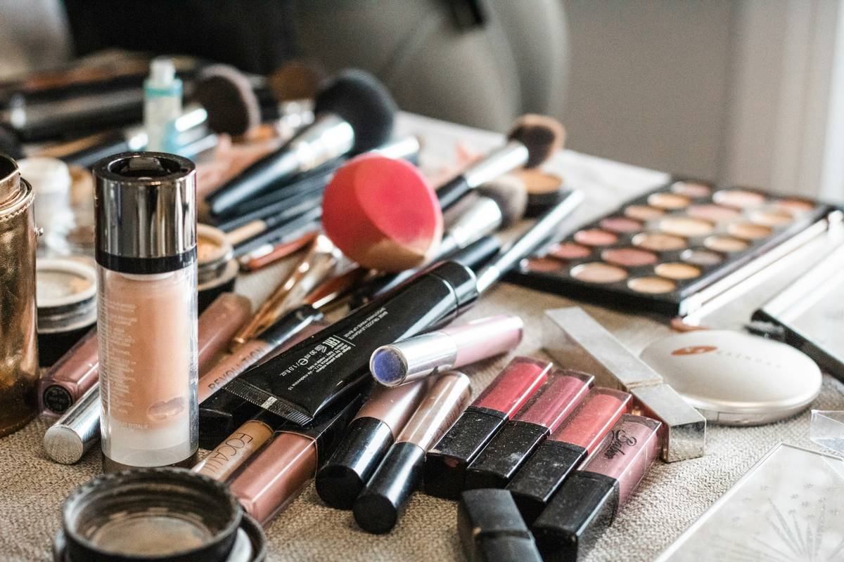 Quick Makeup Tips: How Makeup Stencils Can Save Your Morning Routine (Without the Panic)